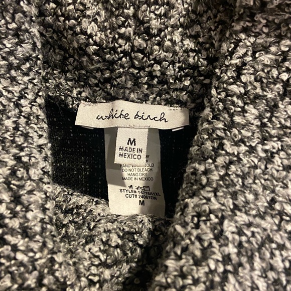 Women’s oversized pullover “poncho” style sweater - Picture 3 of 3